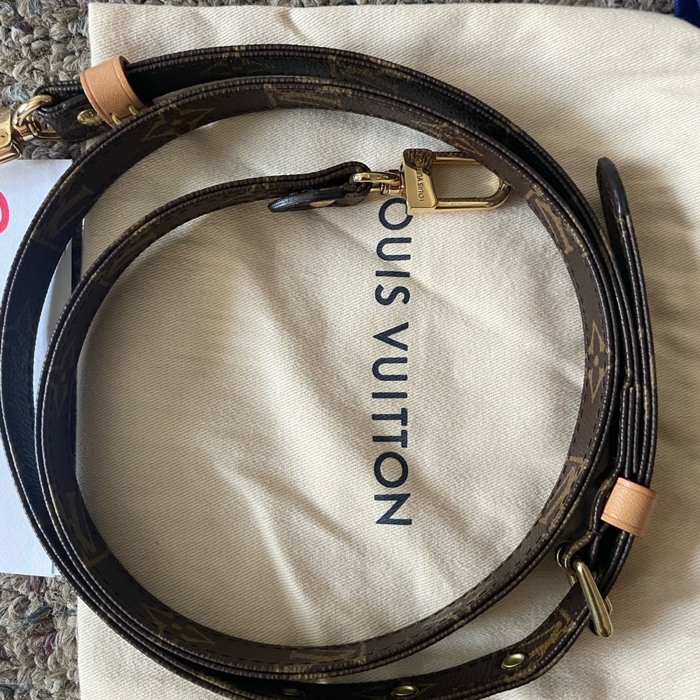 Monogram strap